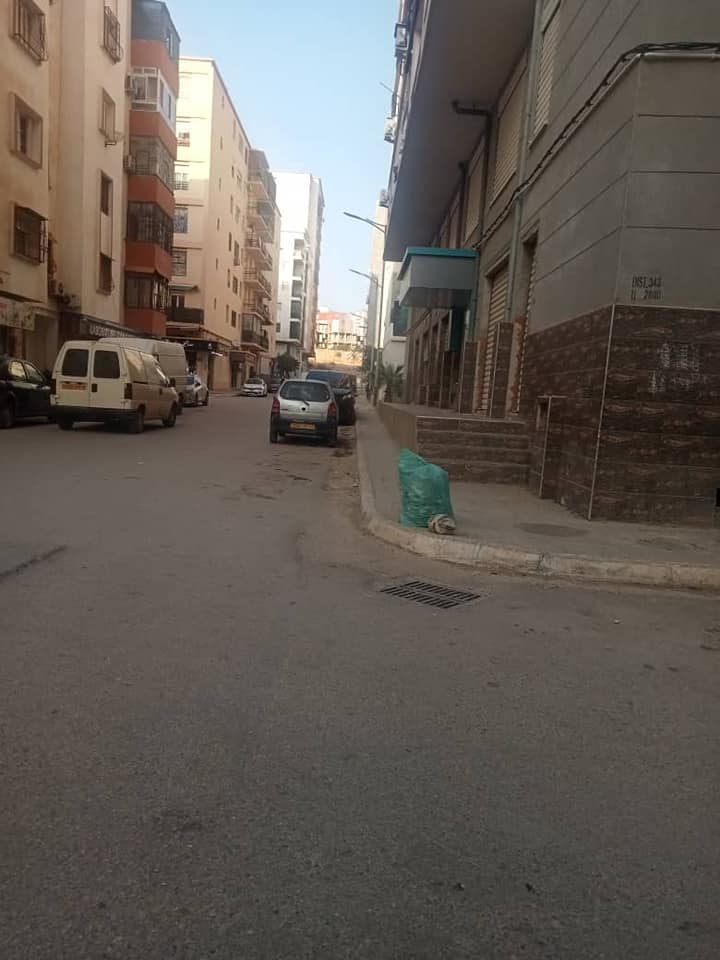 vente d'un local  à Belgaid 