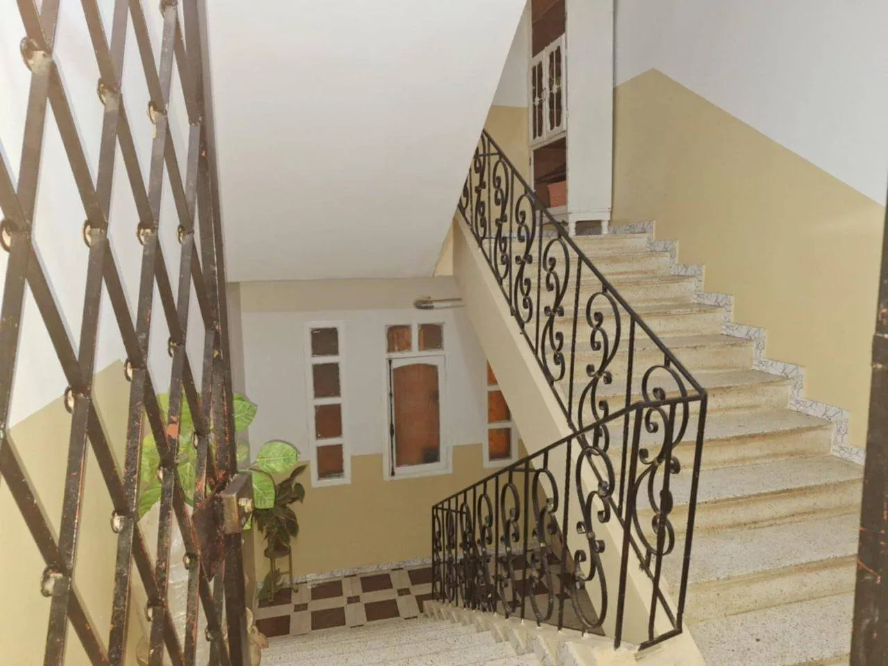 vente d'une villa R+2 située à Fernand Ville