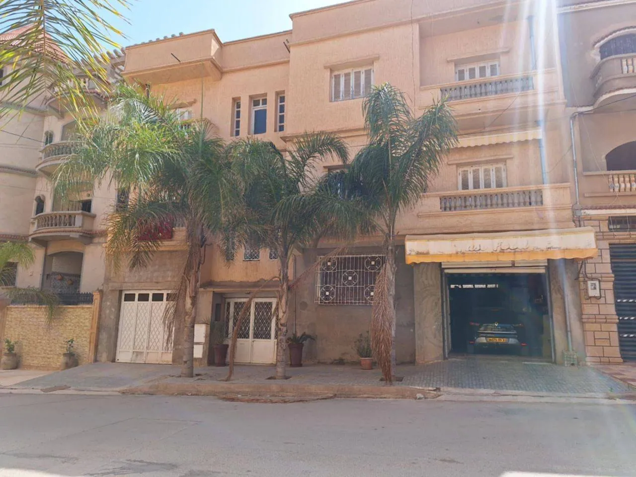 vente d'une villa R+2 située à Fernand Ville